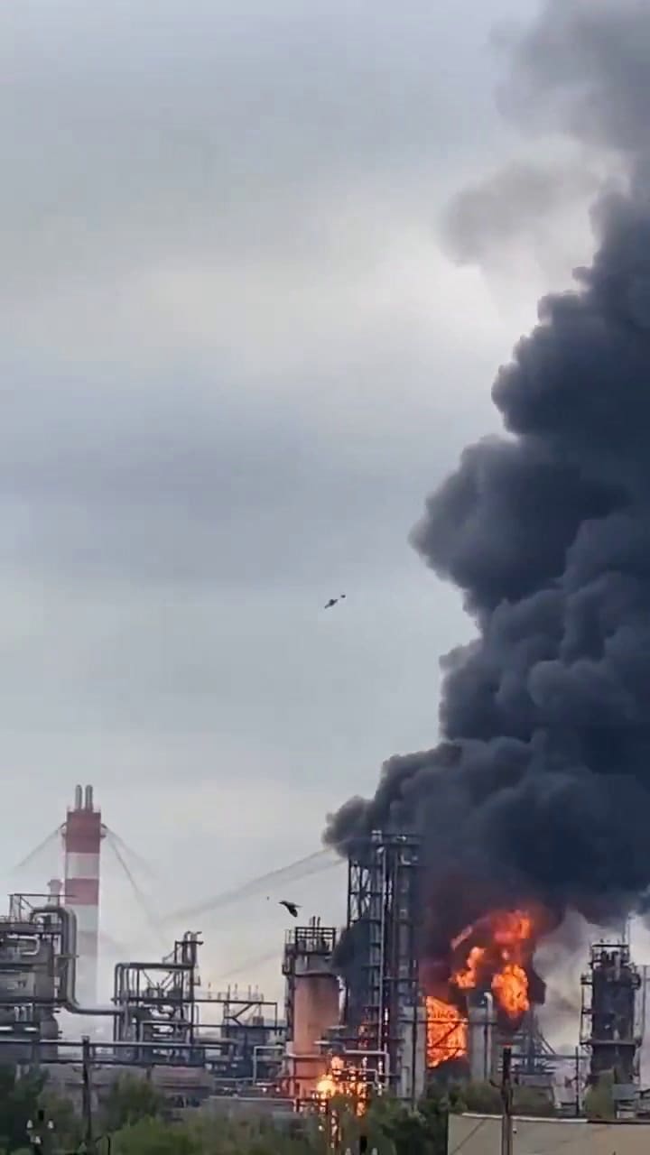 Un dron ucraniano impacta en una refinería rusa