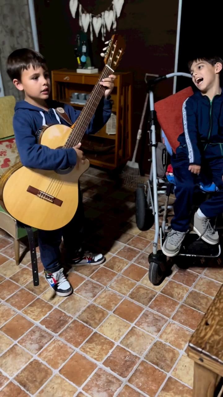 Felipe y Santiago comparten la música y su amistad