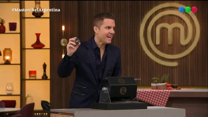 MasterChef Celebrity. Fede Bal apurado en sus preparaciones y con cruces con Martitegui - Fuente: Te