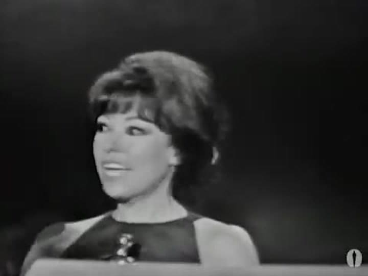 Rita Moreno y su Oscar a mejor actriz de reparto por Amor sin barreras