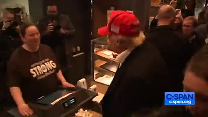 Donald Trump visita un McDonald's en Ohio