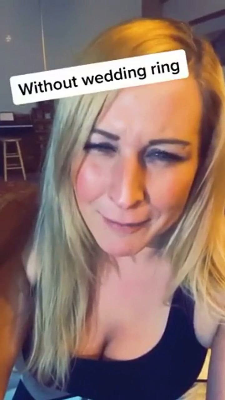 Encuentra una foto de su esposo con mujeres y recibe una insólita excusa (TikTok: @tylarpaige)
