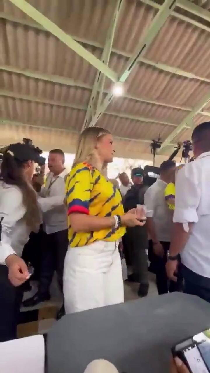 El gesto viral de la esposa de De La Espriella