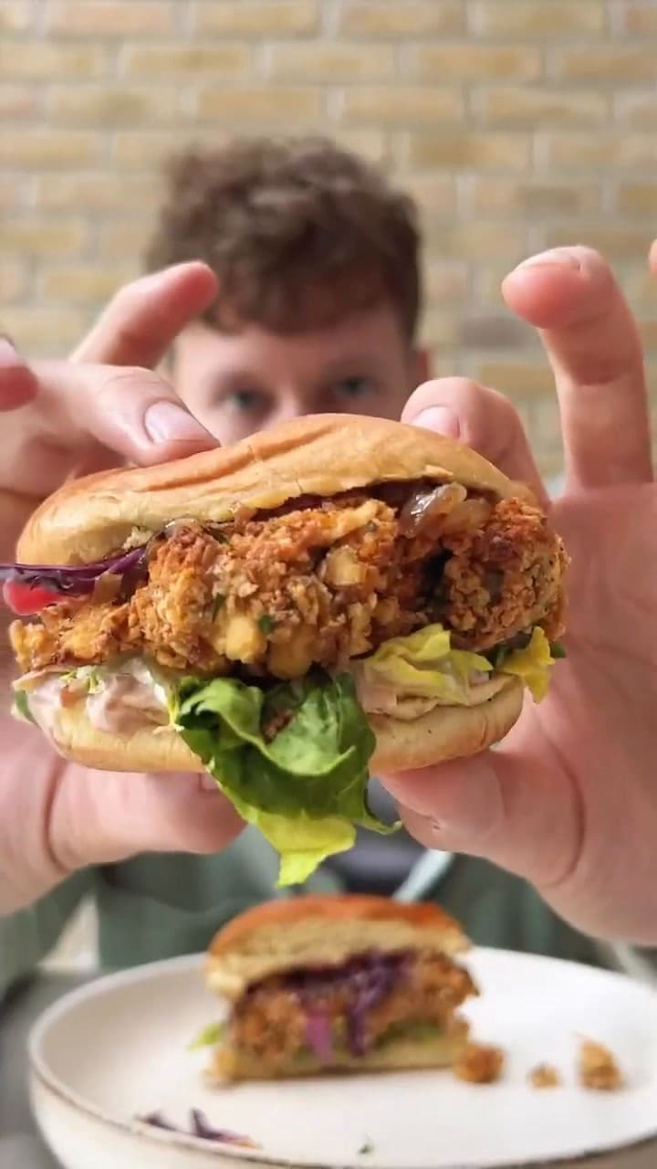 Calum Harris, creador de comida vegana, sugirió a los potenciales productores que sean ellos mismos.