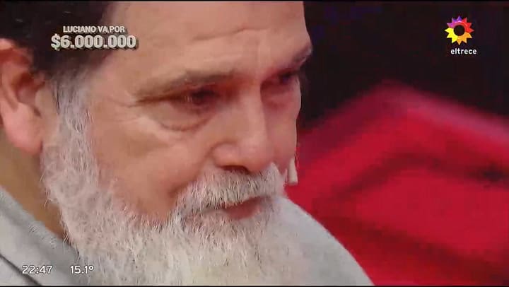 La emocion de un participante de Los 8 escalones