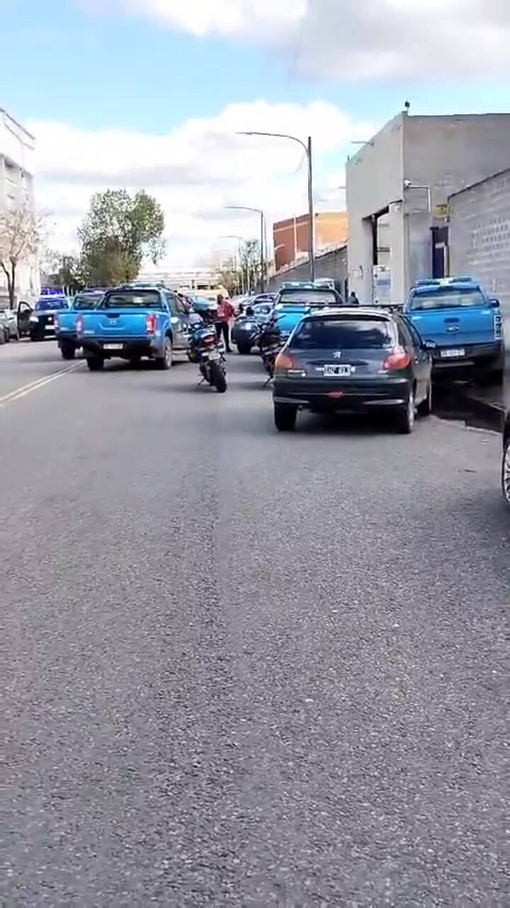 Era un simulacro de robo, pero un vecino no lo sabía y llamó a la Policía