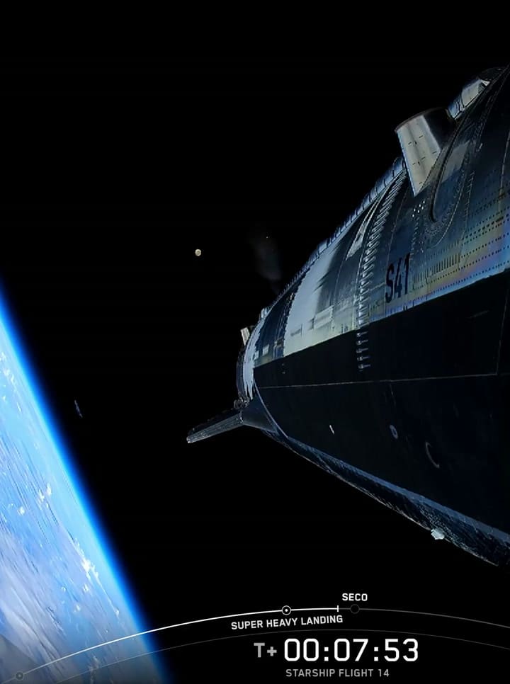 Aseguran que apareció un OVNI en la transmisión en vivo de SpaceX
