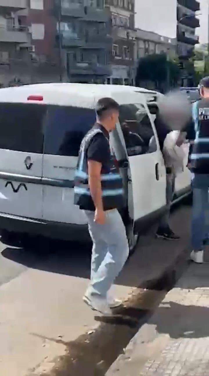 El momento del ingreso a la Fiscalía porteña