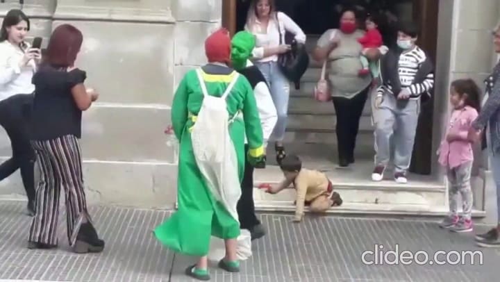 La insólita boda de Shrek y Fiona en un pueblo en Uruguay