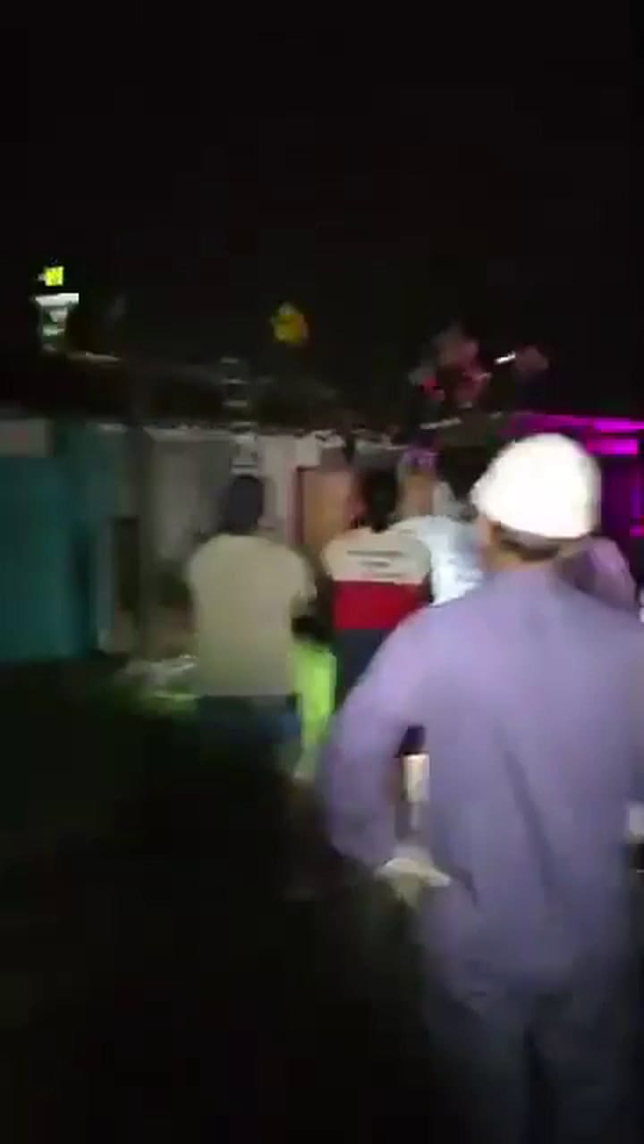 Se voló parte del techo de una escuela de Campana y cayó sobre las casas linderas