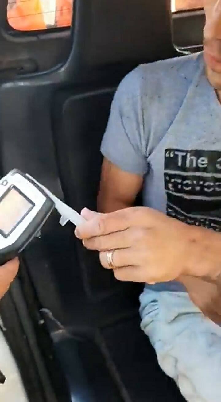 Así le hacían el test de alcoholemia a Leandro Fernández