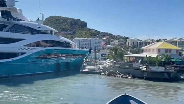 Un lujoso yate de más de 70 metros valorado en 90 millones de dólares chocó contra un muelle