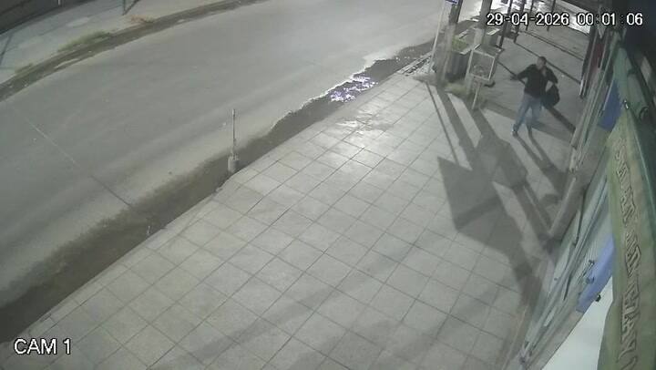 El momento en que el policía dispara y mata a una motochorra