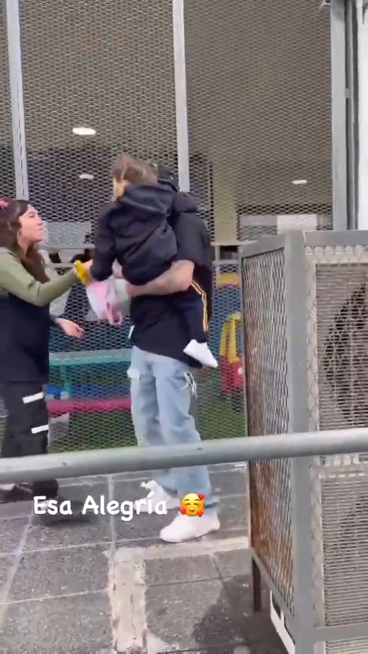 Rodrigo de Paul buscó de sorpresa a su hija en el colegio y sus fanáticos descubrieron un insólito d