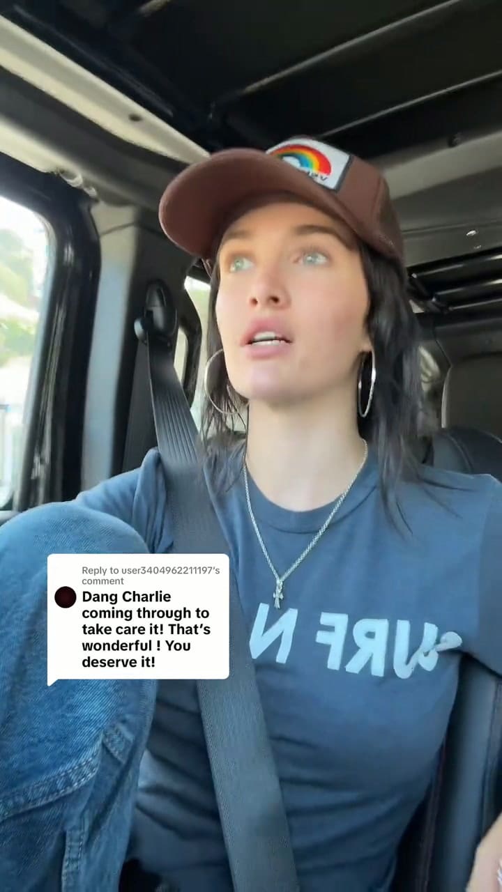 La hija de Charlie Sheen aseguró que su padre no le pasa "ni un centavo"