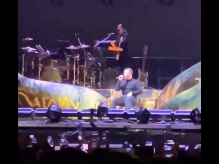 A Sam Smith se le rompió el pantalón en pleno show
