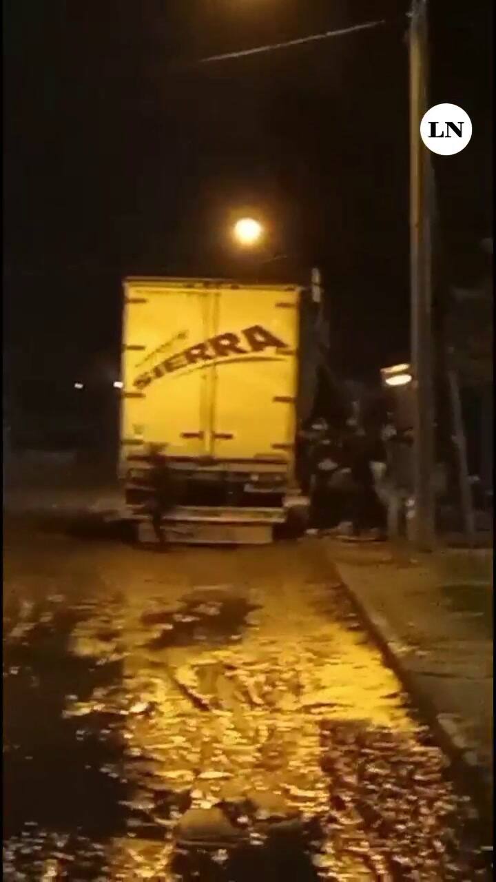 Saqueo de un camión de mercadería en Bariloche