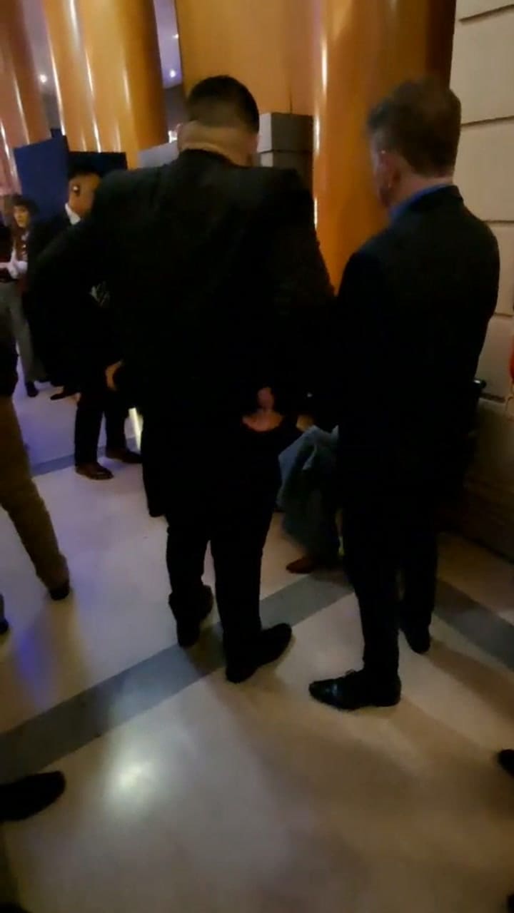 El asistente que se cruzó con Milei