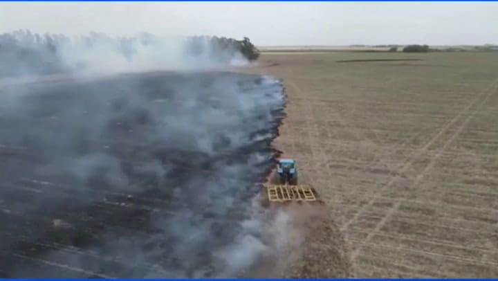 Combaten incendio en zona del Paraje Las Cascadas