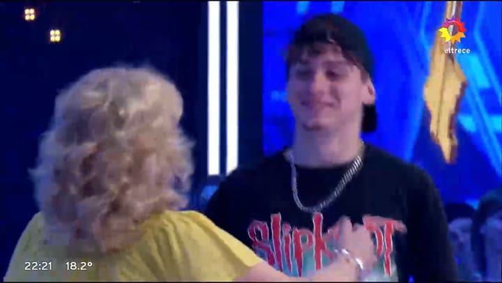 El abrazo entre Alicia y su nieto en Los 8 escalones