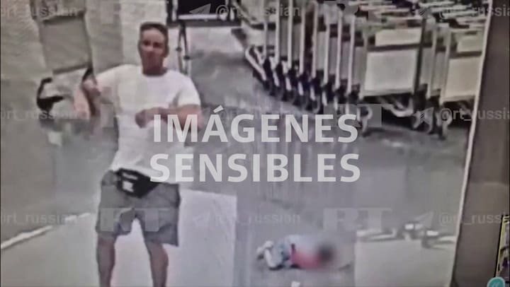 Un hombre azotó un niño de dos años contra el suelo en el aeropuerto de Moscú y lo dejó en coma.mp4