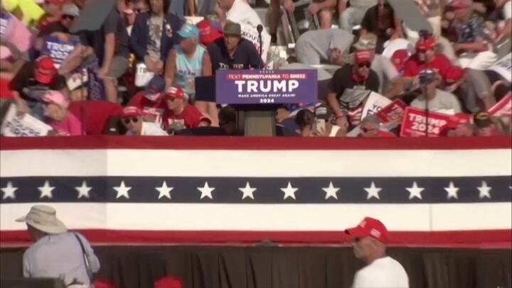 Disparan contra Trump y lo hieren en un acto de campaña
