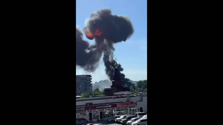 Luego del fuego, explotaron contenedores de combustible