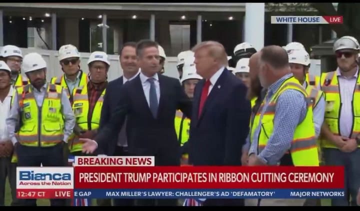 Se corta el micrófono de Trump