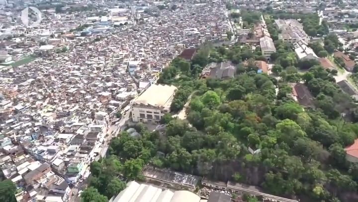 Dron monitorea las favelas en Brasil
