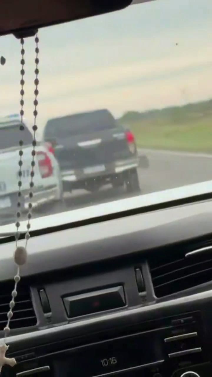 El robo de dos camionetas desató una persecución de película sobre Ruta 11: disparos, choques y cuatro detenidos