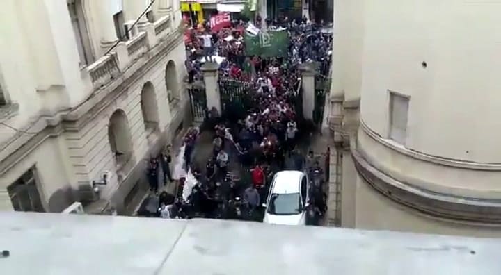 Toma en el Ministerio de Economía de La Plata - Fuente: Twitter