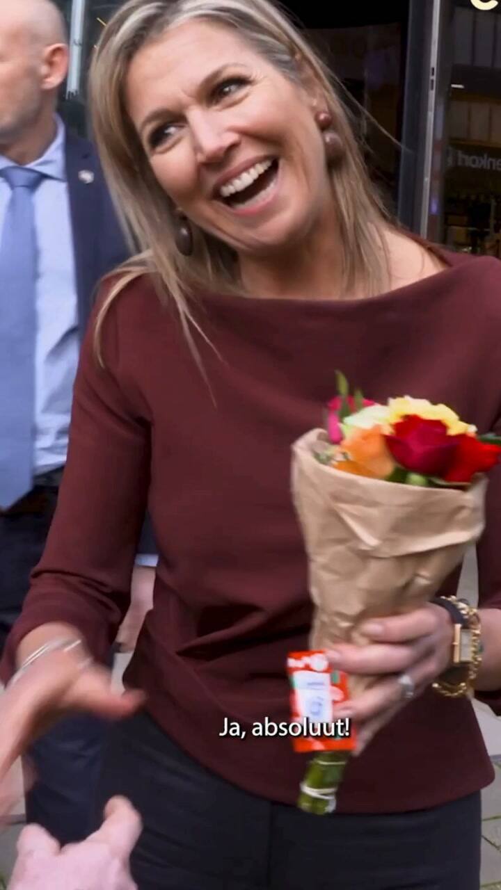 Máxima Zorreguieta fue sorprendida con un ramo de flores en la calle