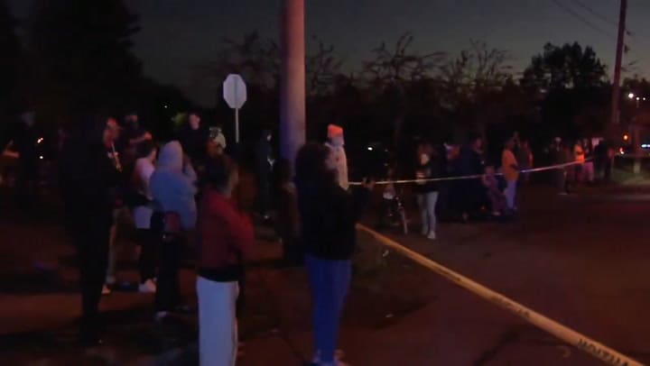 Vecinos se acercaron a la escena del crimen