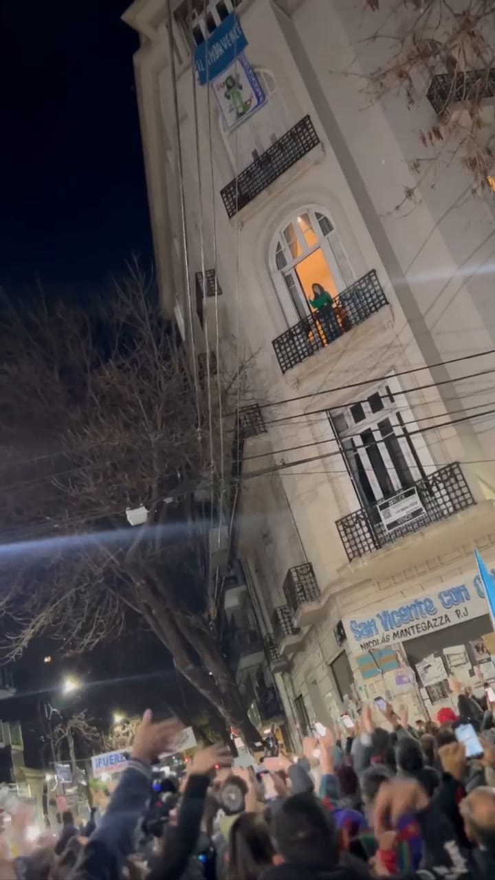Más videos de la salida de Cristina Kirchner a su balcón