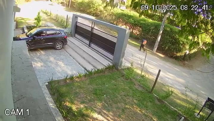 La filmación donde se ve al excomisario Vicente Cordeyro caminar hacia un cerro