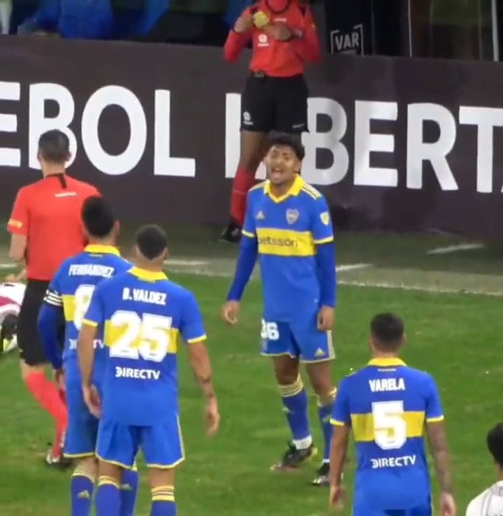 La reacción de dos compañeros de Valdez tras su insólita expulsión