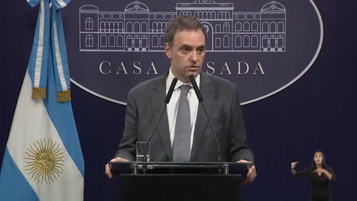 Adorni responde a Carrió