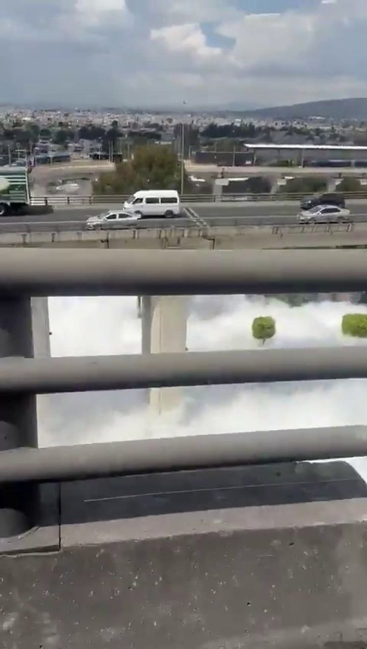 El momento de la explosión captado por el conductor de un vehículo