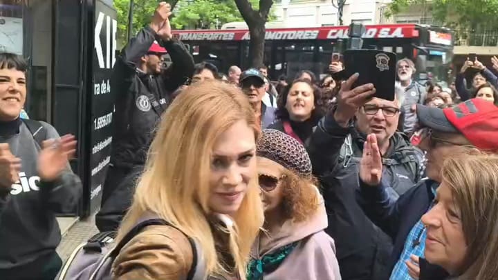 La gente increpó, en la puerta de Diputados, a Lilia Lemoine. Crédito: Fabián Marelli