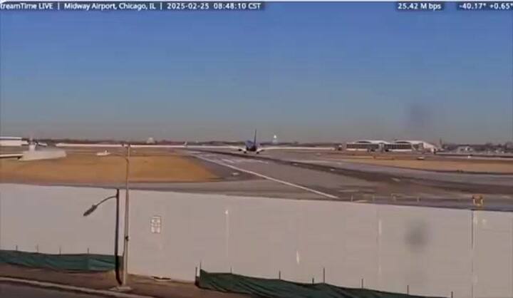 El momento en el que un avión de línea casi choca con un jet privado
