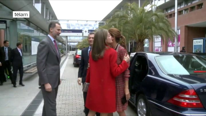 Macri y Awada, con los reyes de España en una inauguración de una feria de arte