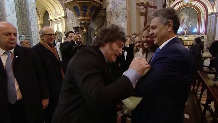 El saludo entre Milei y Jorge Macri