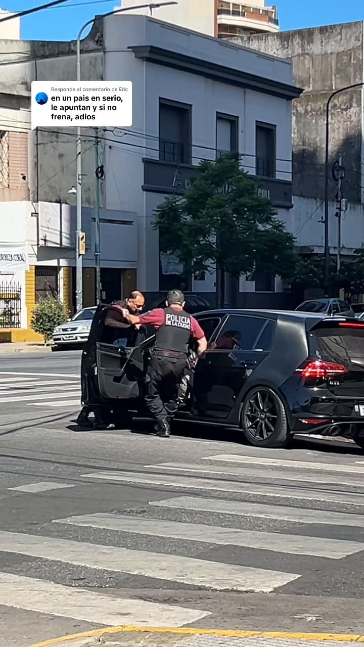 Villa Urquiza: un joven de 19 años intentó atropellar a dos policías de la Ciudad para evitar un control