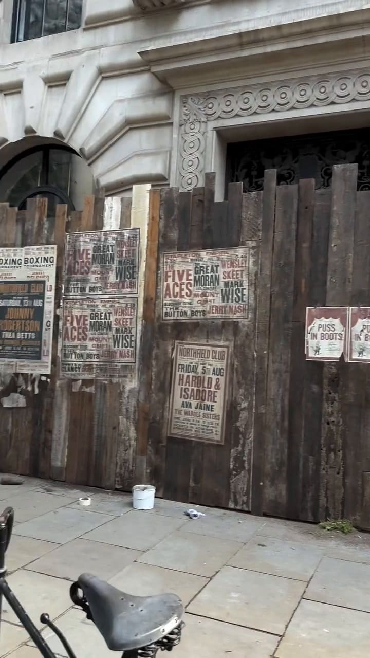Así montaron la escenografía en las calles de Londres para el rodaje de Narnia