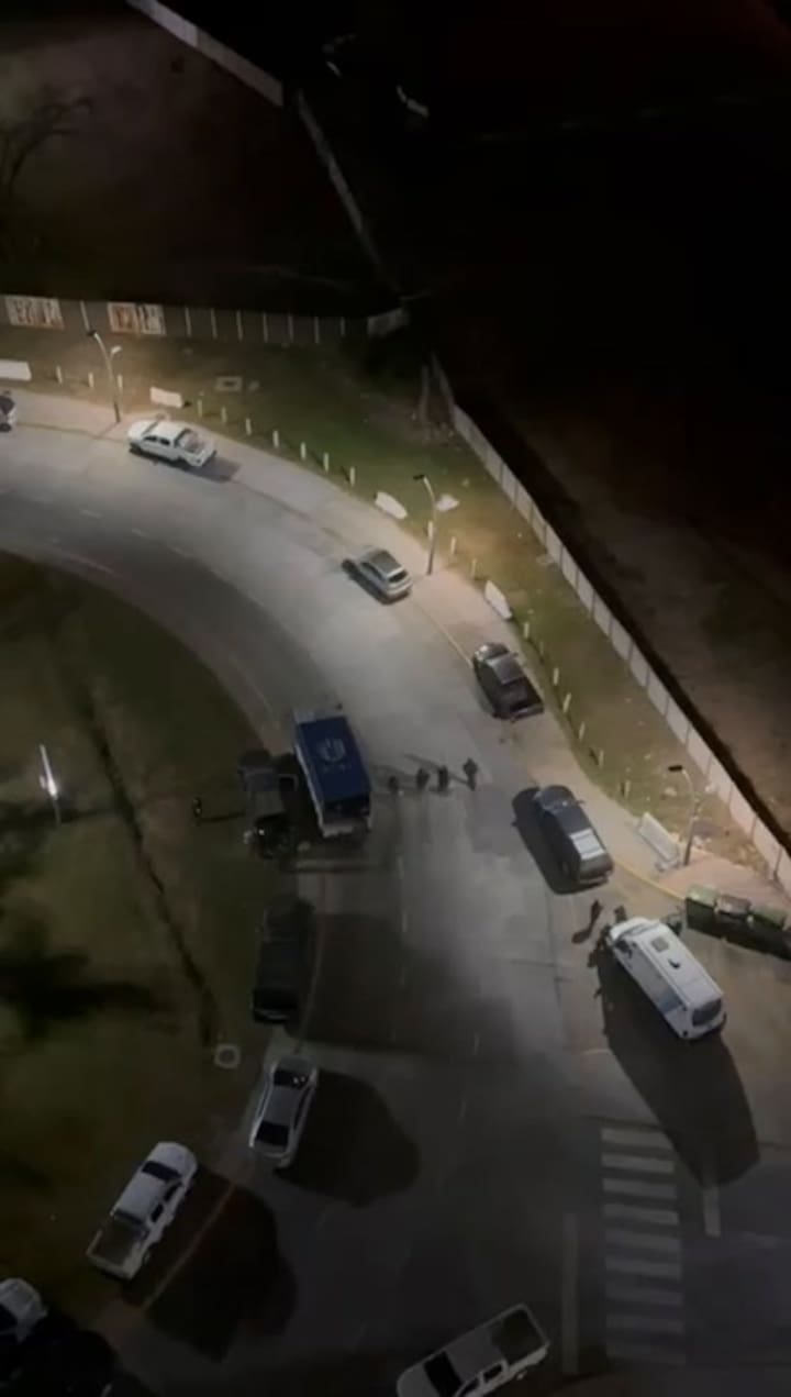 "Espectacular operativo en una torre de Vicente López por un paciente psiquiátrico atrincherado
