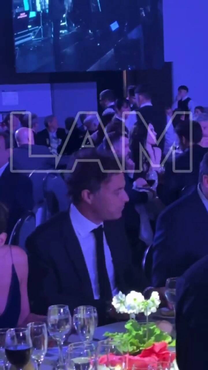 Las cámaras captaron a García Moritán mirando a Carolina y a Martín mientras cenaban