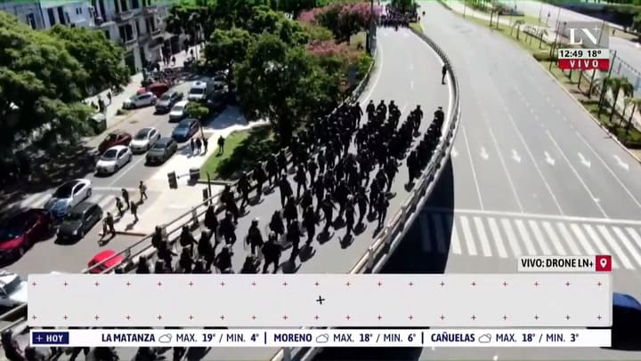 Liberan el corte en Au. 25 de Mayo, alt. Constitución. Pulseada por el control de la calle.