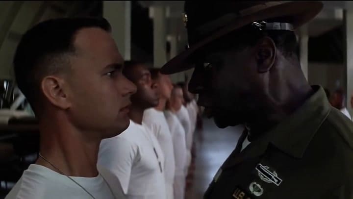 Forrest Gumps | Escena 'Forrest en el ejercito' - Fuente: Youtube