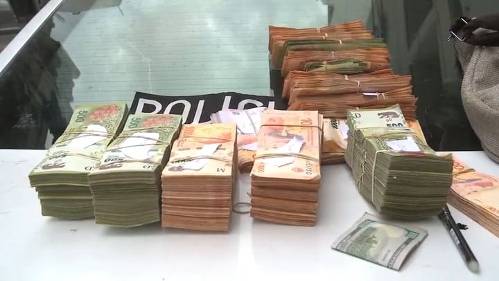 Detienen al motociclista con $3.000.000