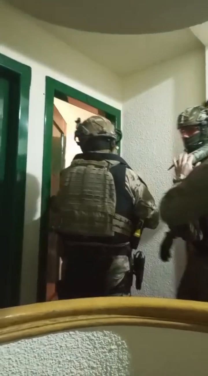 El allanamiento en la casa del alumno que publicó la amenaza